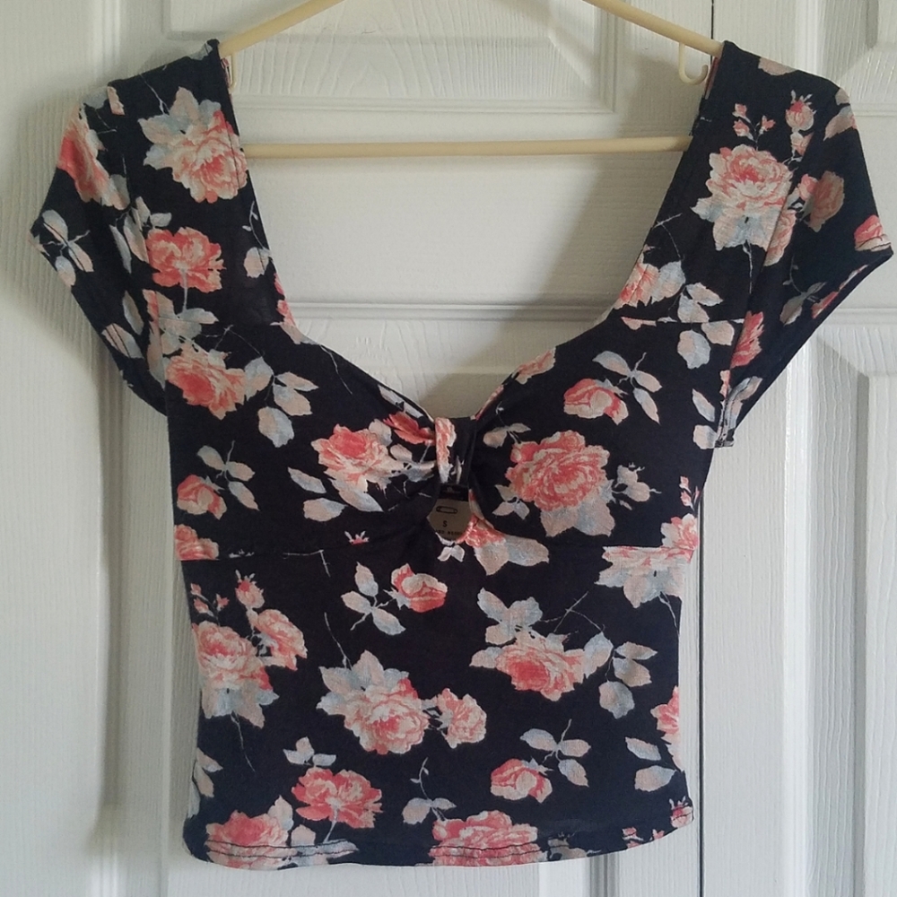 PINS & NEEDLES Black Floral Crop Top Small UO NWT